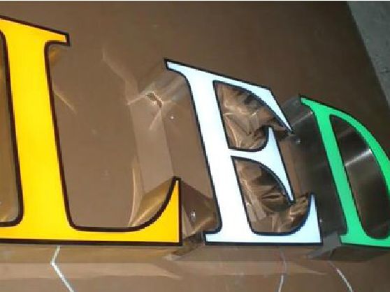 文山介绍LED招牌的基础知识。